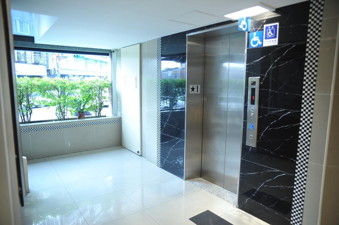 Great Family Hotel Taipei Esterno foto